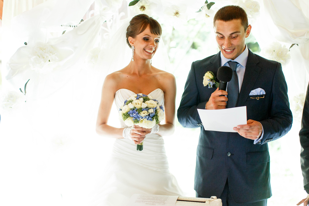 Do The Bride And Groom Have To Give A Speech At Their Wedding Reception?