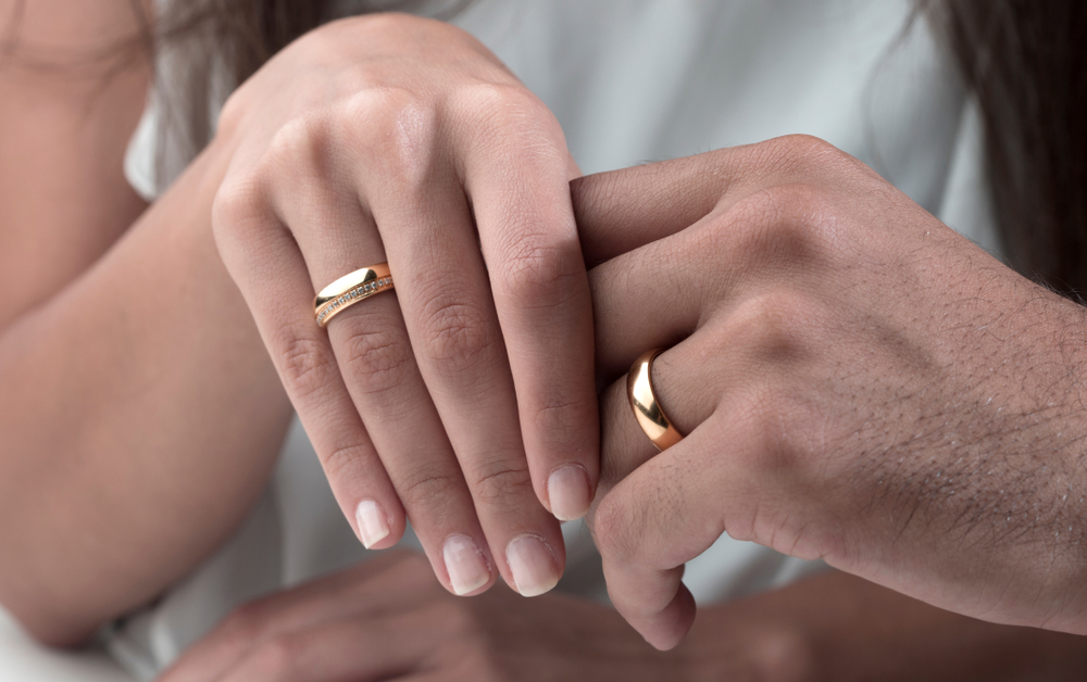 Wedding Ring Finger: What Hand Do Your Wedding and Engagement Rings Go On?