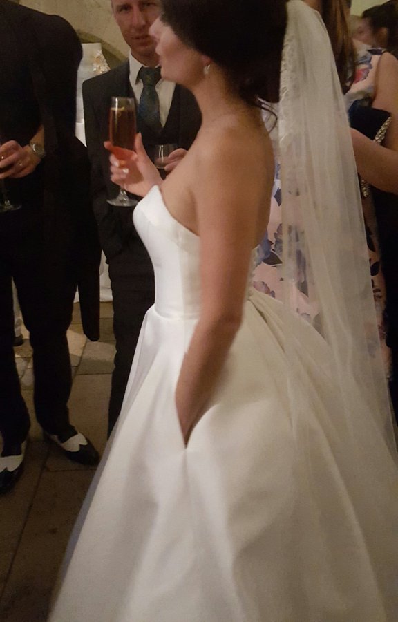 Bride Goes Viral After Getting Dresses with Pockets for Her and Bridesmaids
