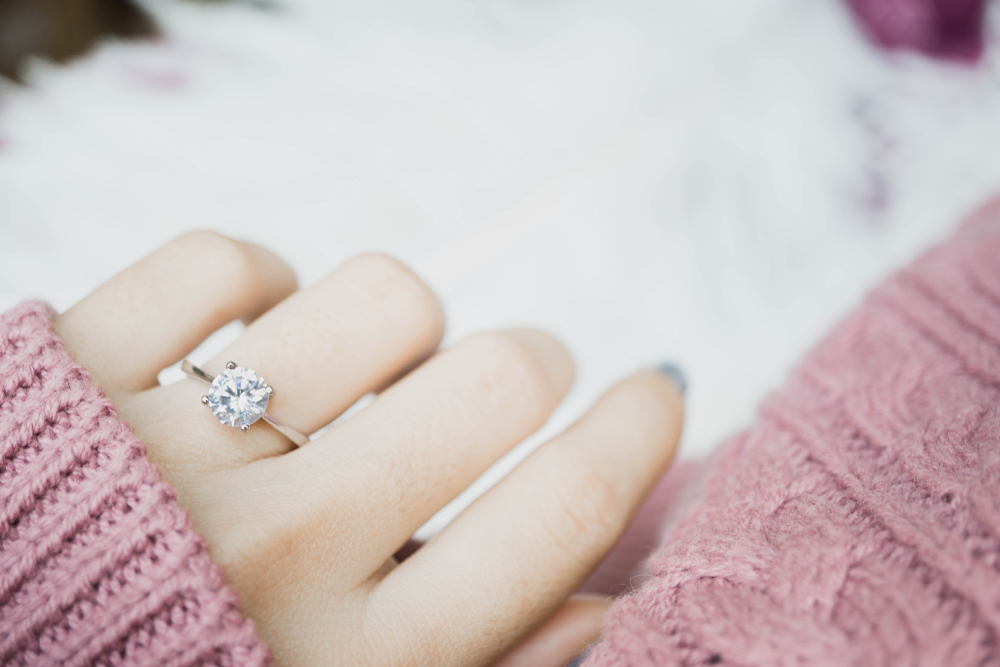 What to wear as an engagement ring